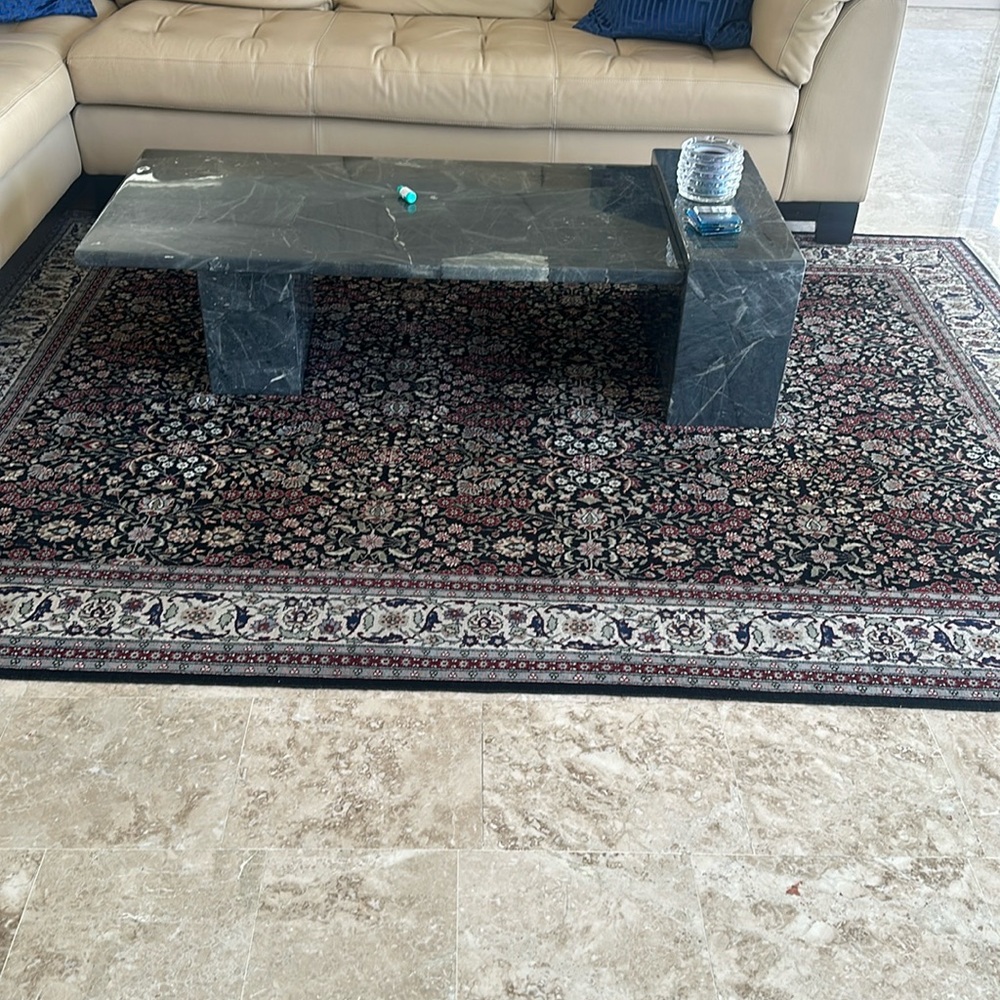 Area rug in excellent condition